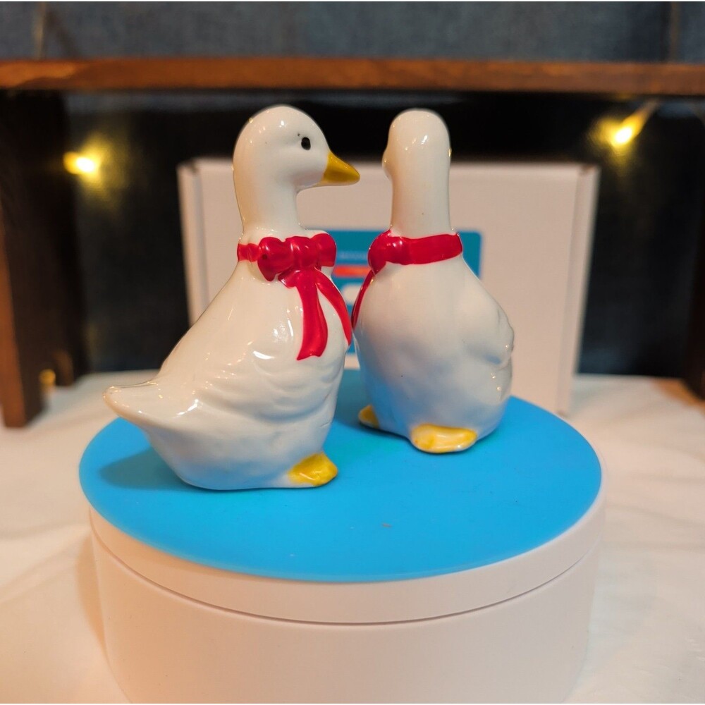 Vintage Ceramic White Goose Figurines Set of 2 Red Bow Farmhouse Decor - Picture 16 of 16